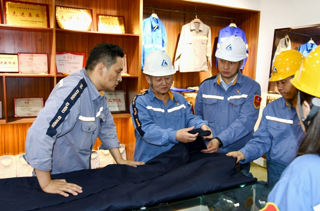 創新引領，智造未來 中國長城鋁業長鋁工服智能化生產線與勞模工作室雙喜臨門